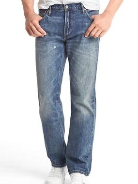 GAP Men's Washed Blue Relaxed Jeans